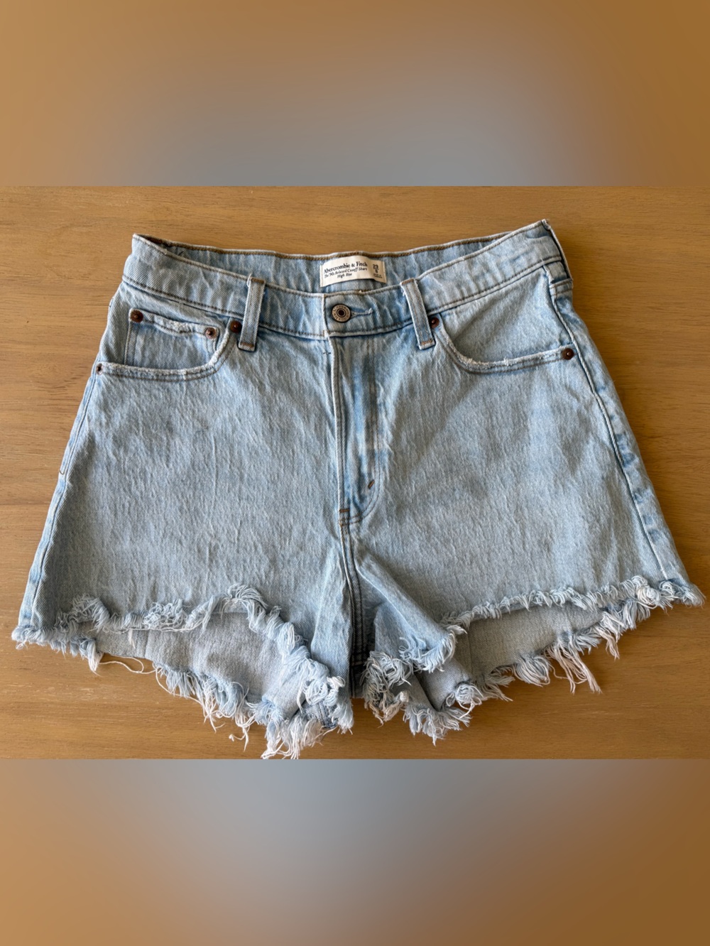 Abercrombie & Fitch 90’s Relaxed Cutoff Short - Curve Love